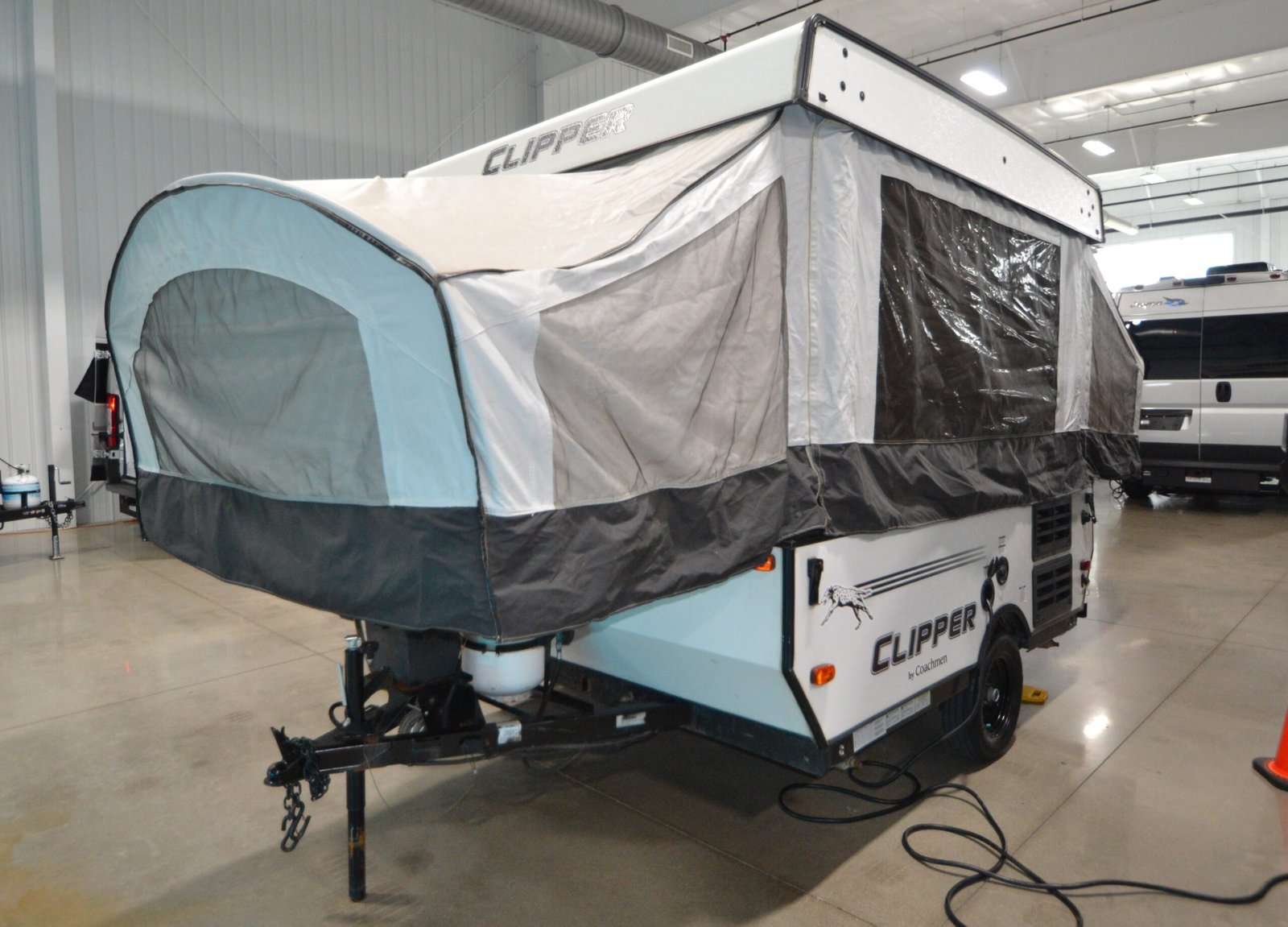 2018 Coachmen Clipper LS 806 XLS - Image 3