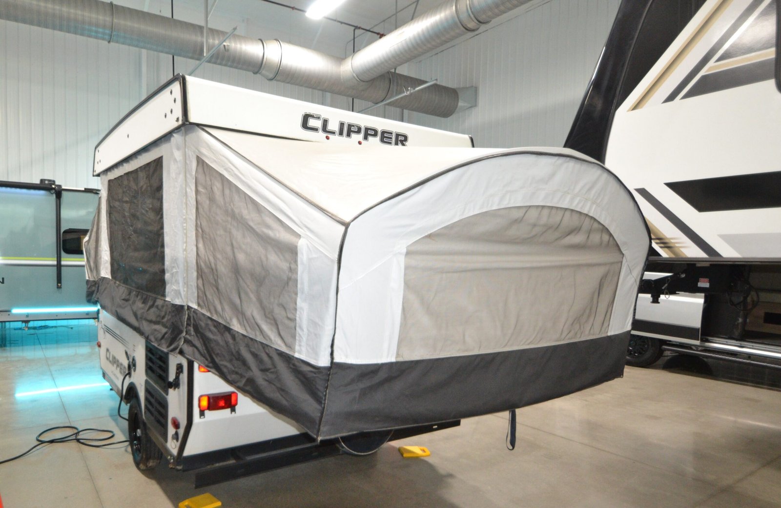 2018 Coachmen Clipper LS 806 XLS - Image 4