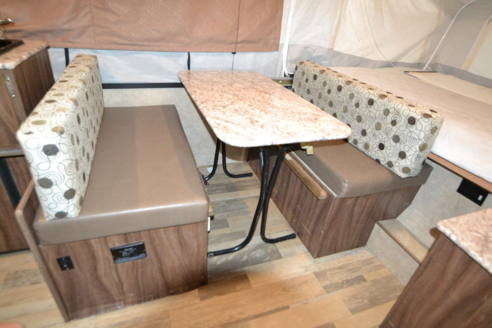 2018 Coachmen Clipper LS 806 XLS - Image 9