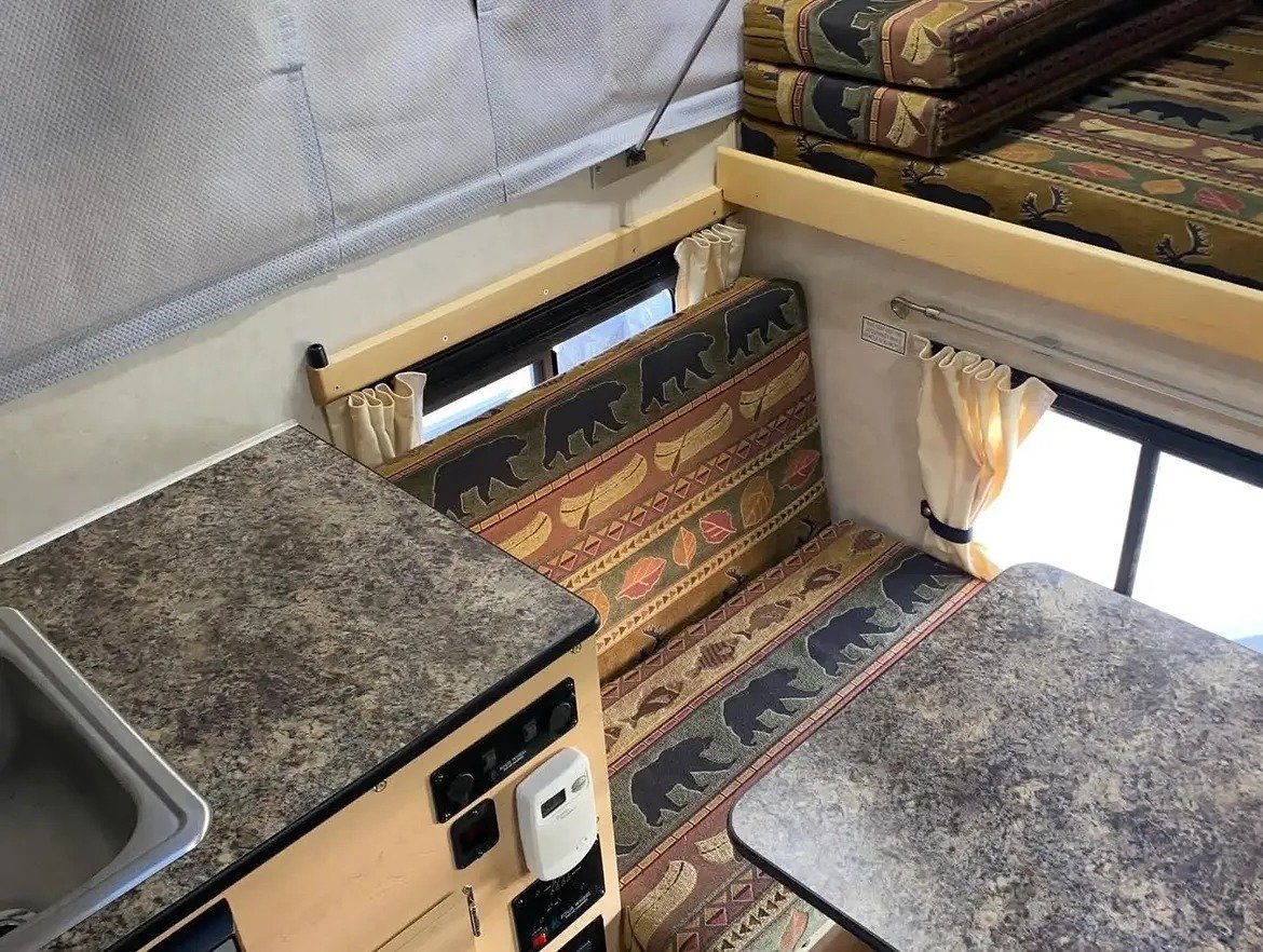 2014/2015 Four Wheel Camper Fleet Model - Image 4