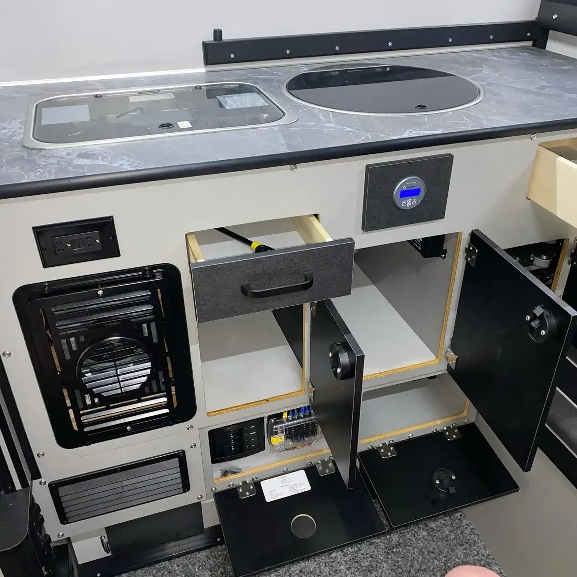 2021 Four Wheel Campers Hawk Model - Image 10