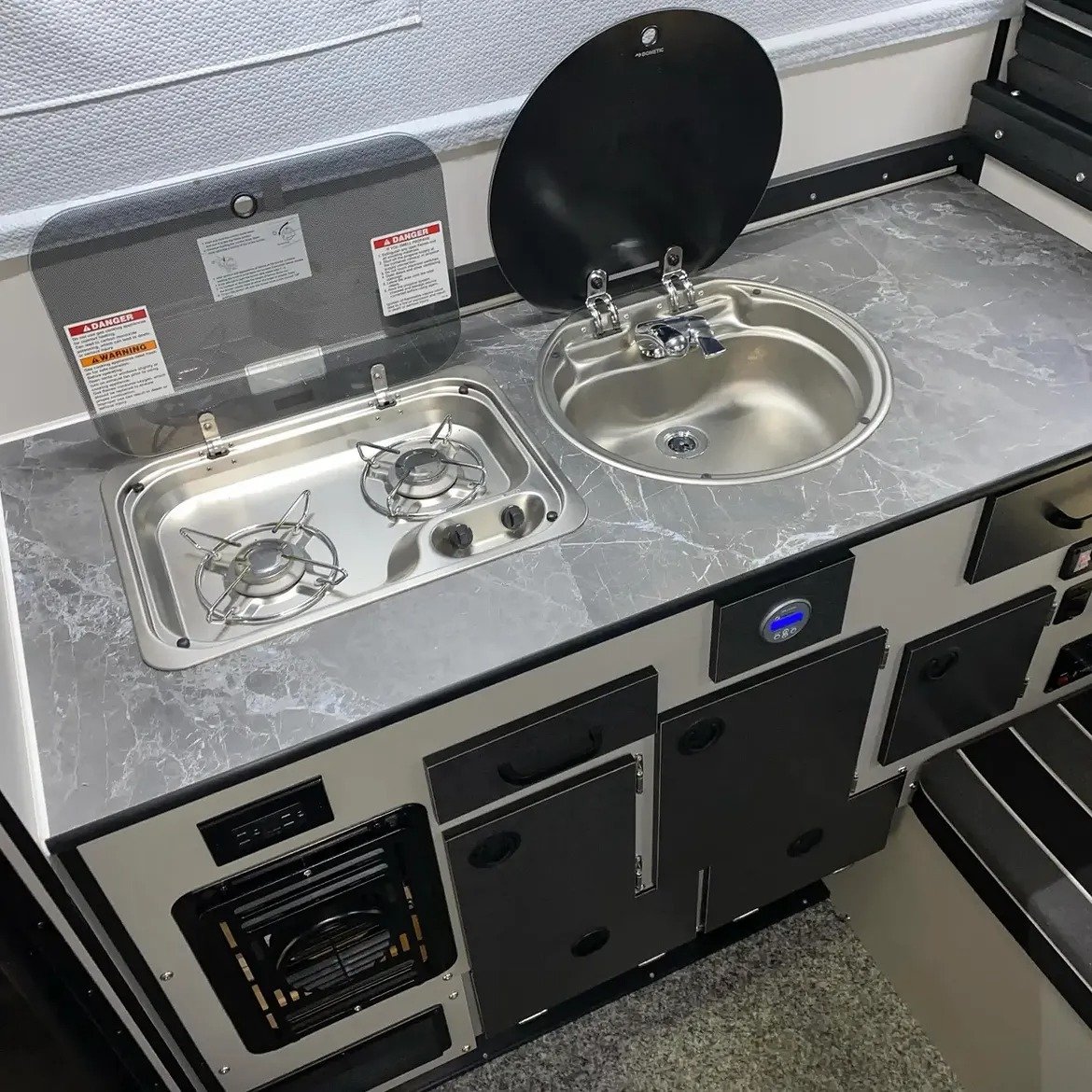 2021 Four Wheel Campers Hawk Model - Image 9