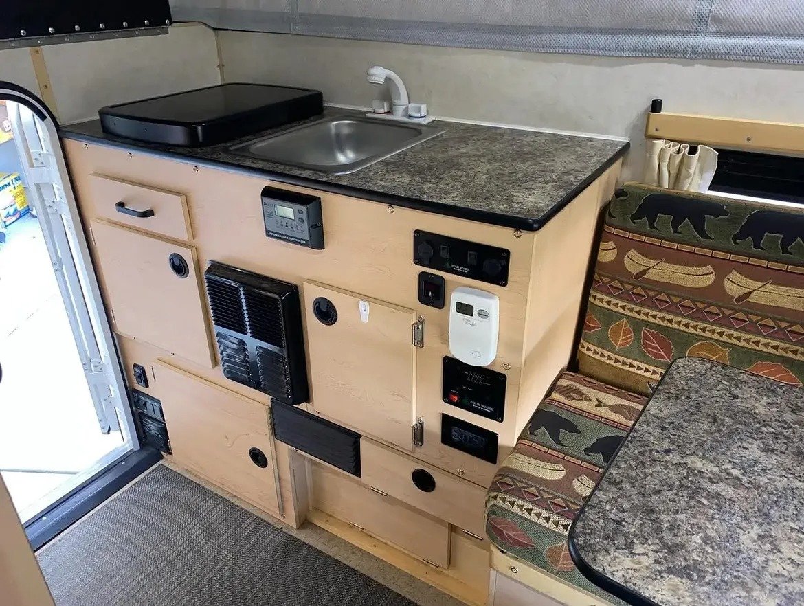 2014/2015 Four Wheel Camper Fleet Model - Image 5