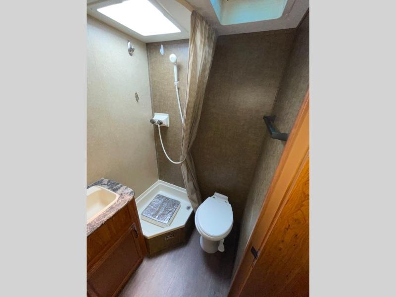 Used 2017 Starcraft Travel Star 239TBS - Image 5